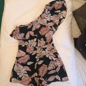 One shoulder floral romper